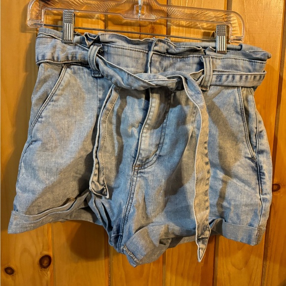 Express Women’s Light Denim Jeans - Picture 3 of 7